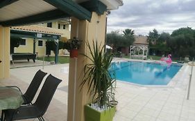 Royal Garden Apartments - Red